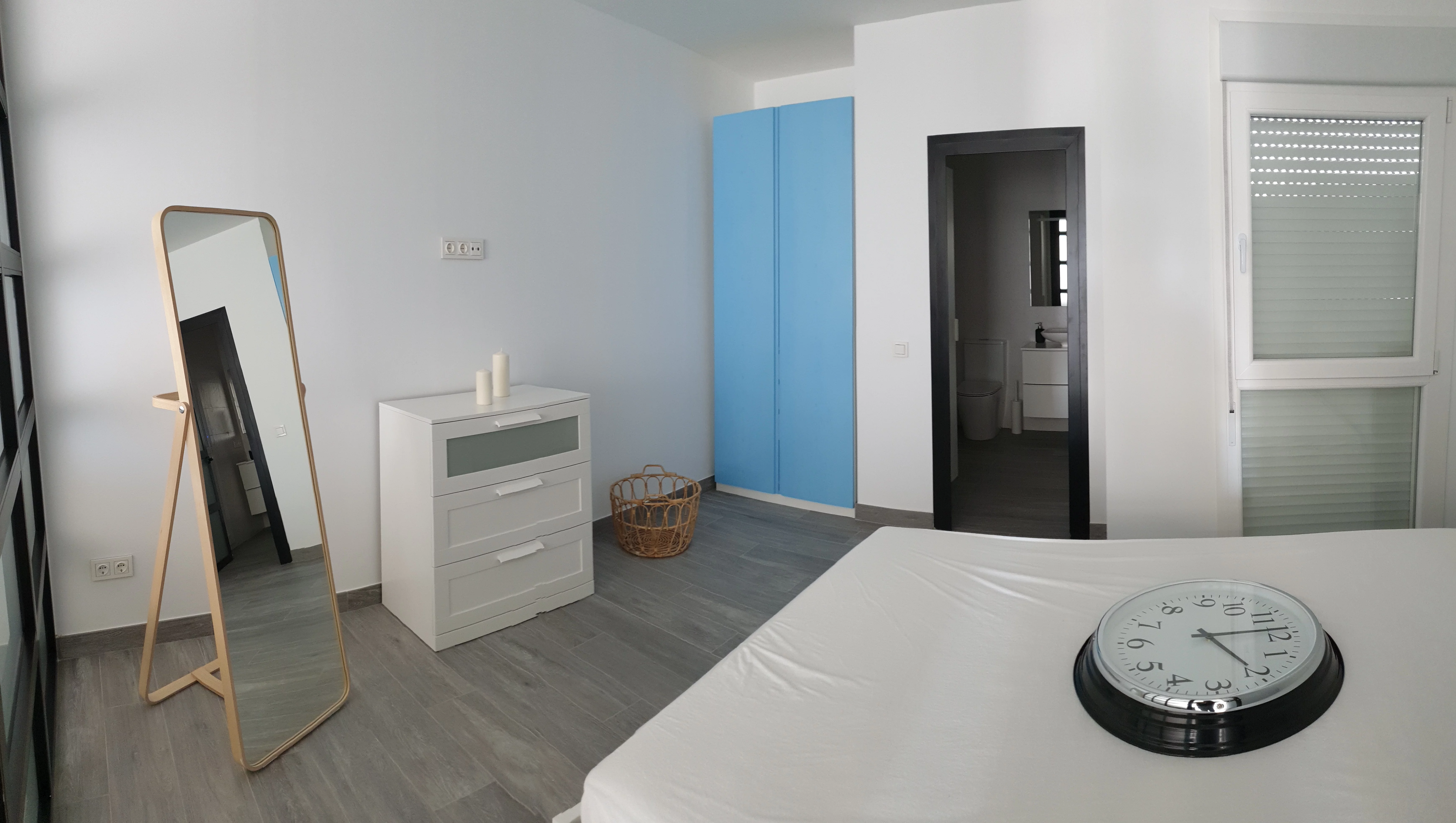 Dormitorio de vivienda preindustrializada en Lepe