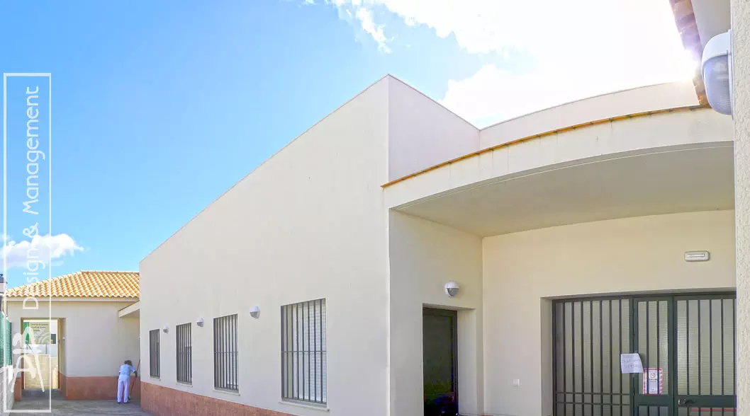 Acceso exterior de la Escuela Infantil de Puebla de Guzmán